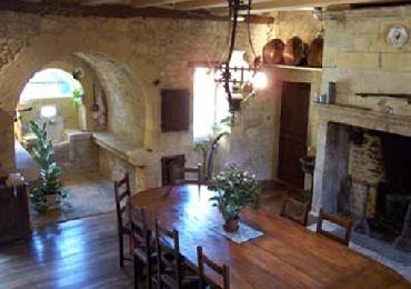 salle à manger grande maison à louer saint-cyprien