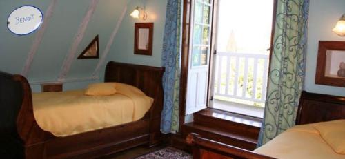 Chambre de Benoit - 2 larges lits simples